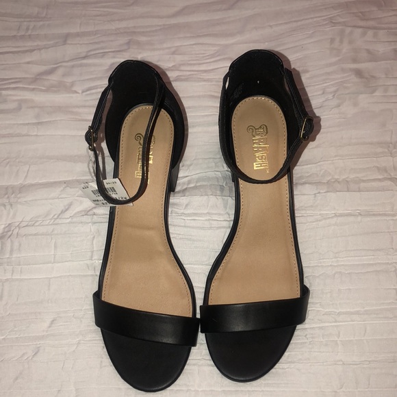 NWT shoes. Black heel and strap .brash. 8.5w. - Picture 4 of 8